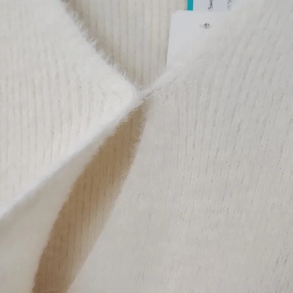 V neck sweater - Picture 3 of 6